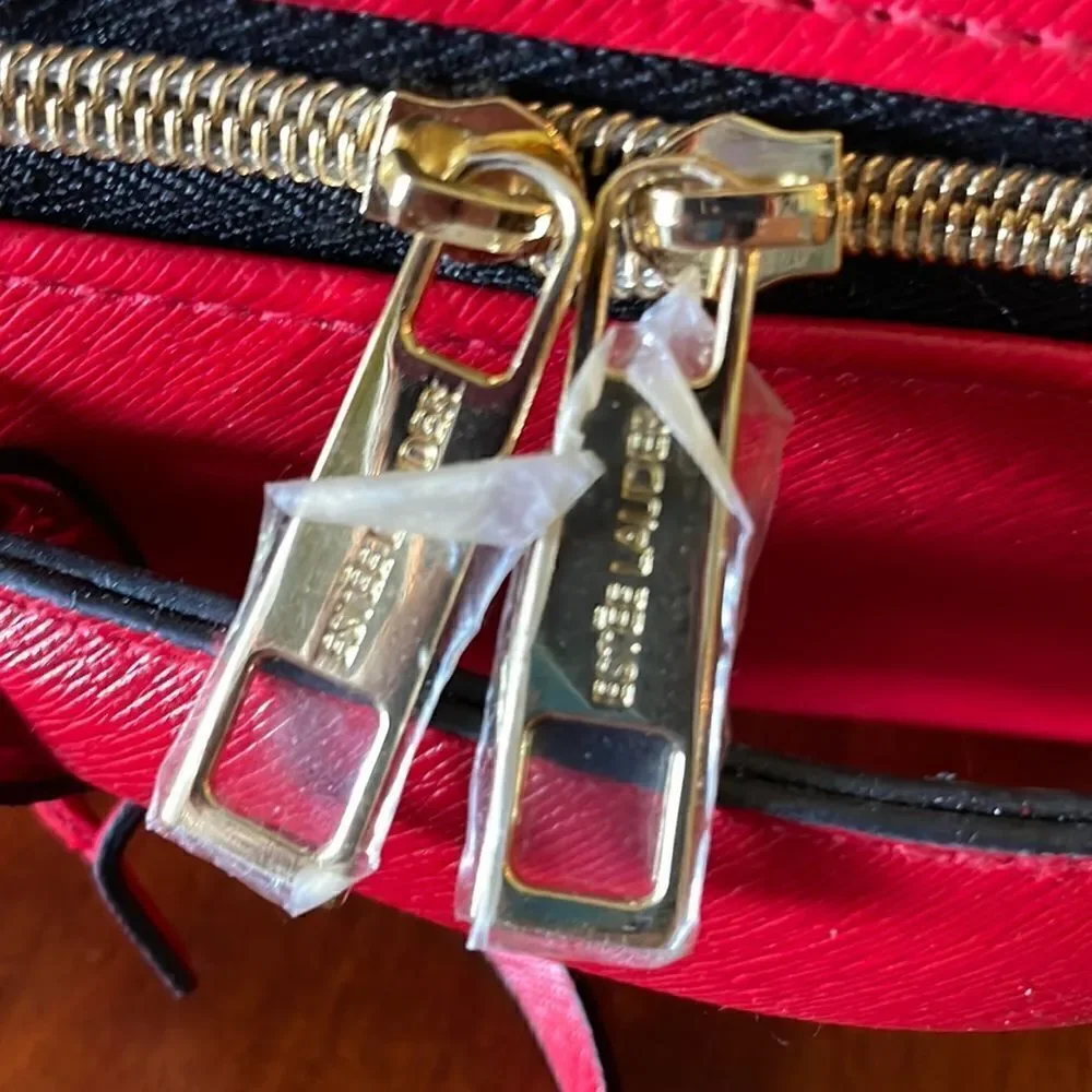 NWOT Esteé Lauder Beauty Essentials Case